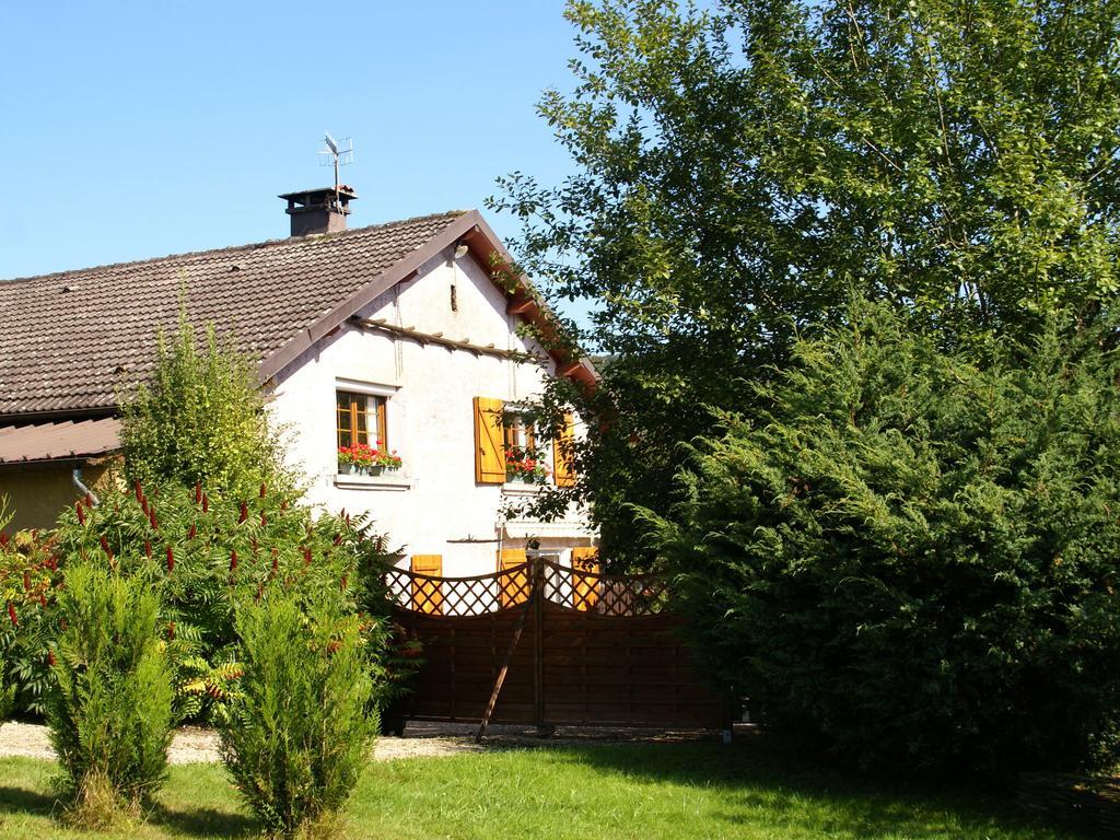 Beautiful Holiday Home in La Chapelle aux Bois with Garden Bains-les-Bains Extérieur photo