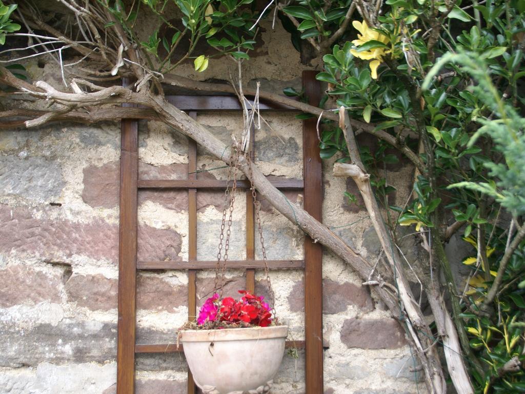 Beautiful Holiday Home in La Chapelle aux Bois with Garden Bains-les-Bains Extérieur photo